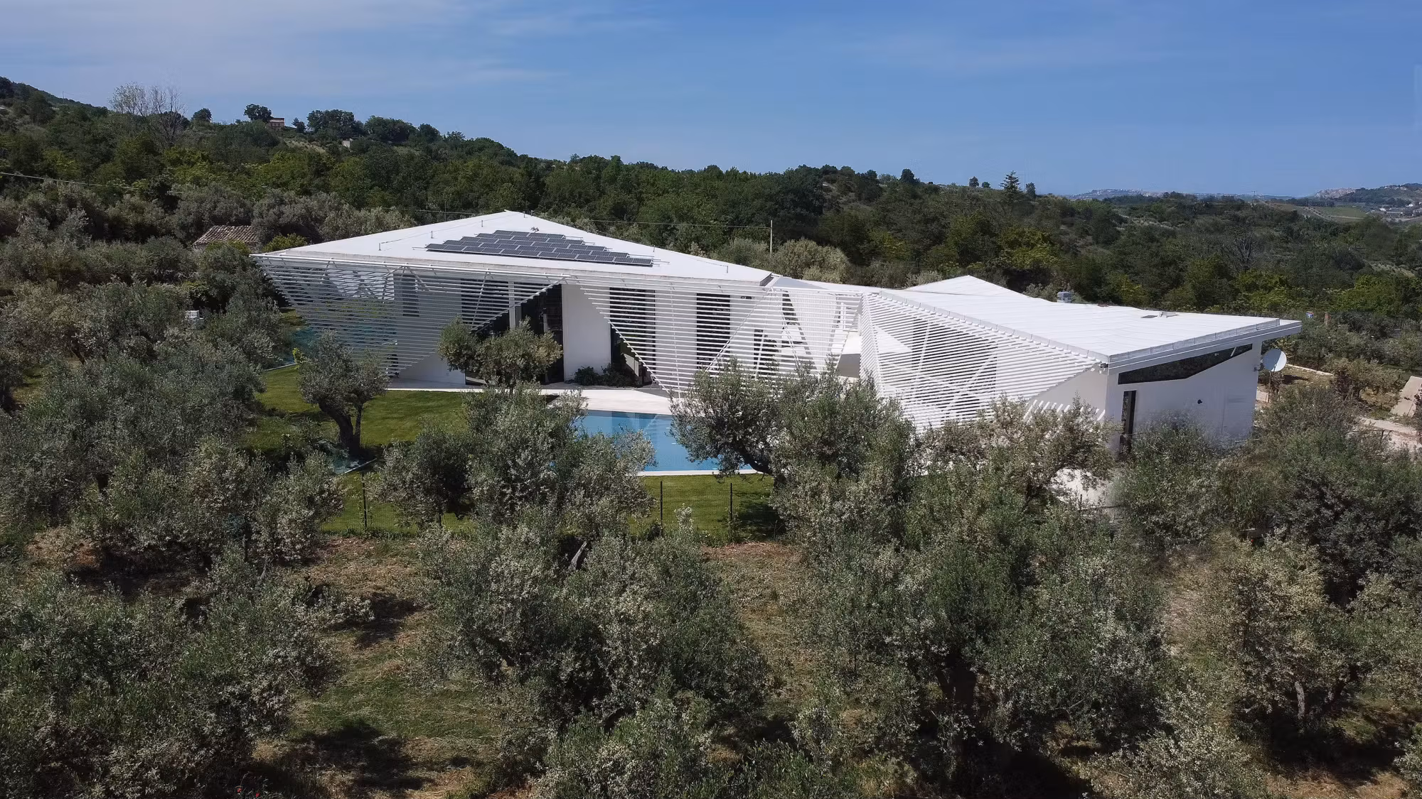 Esoscheletro e piscina